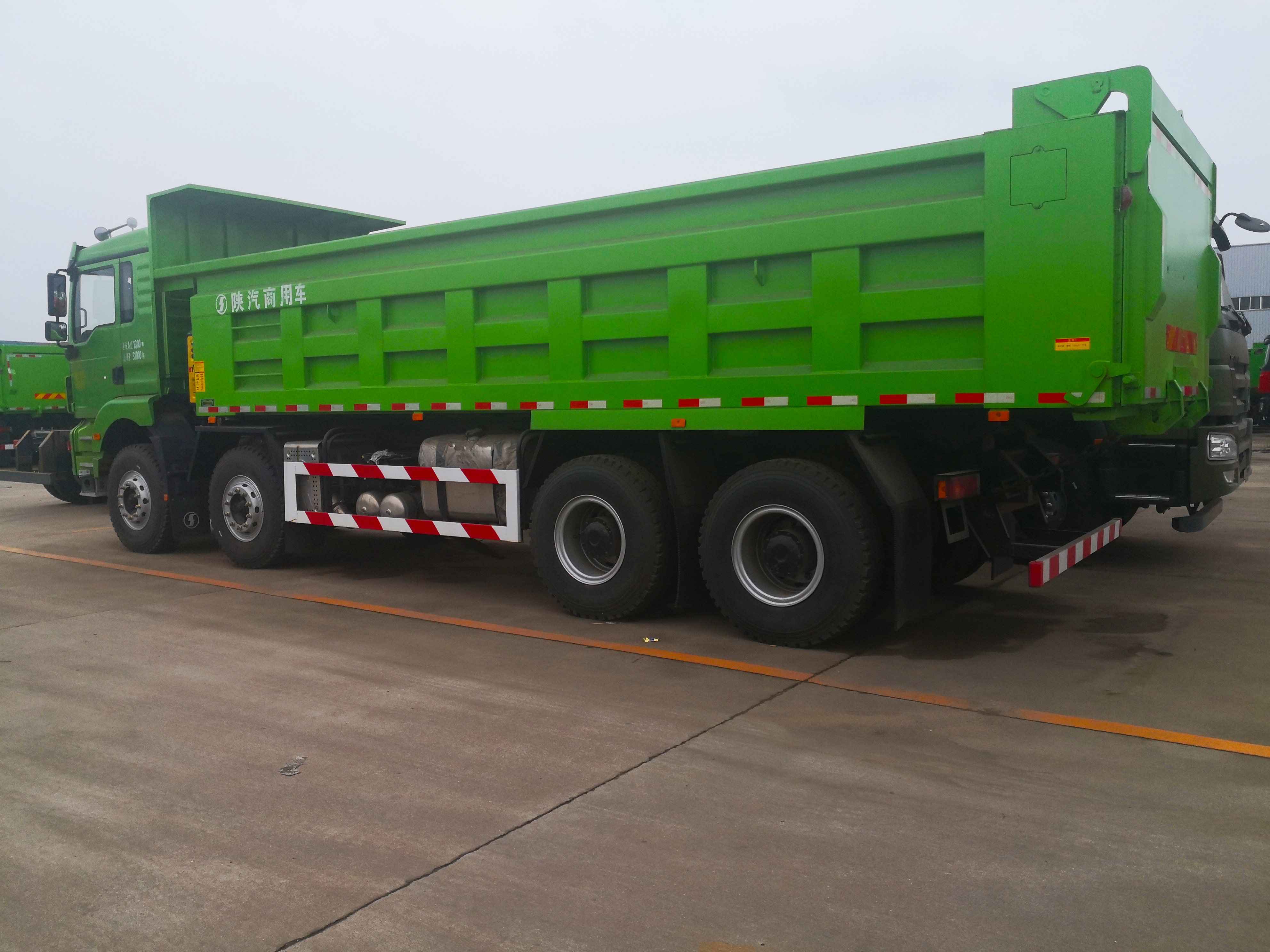 Shacman 8X4 Mining Mine Tipper Dump Truck 60Ton Customized New Brand